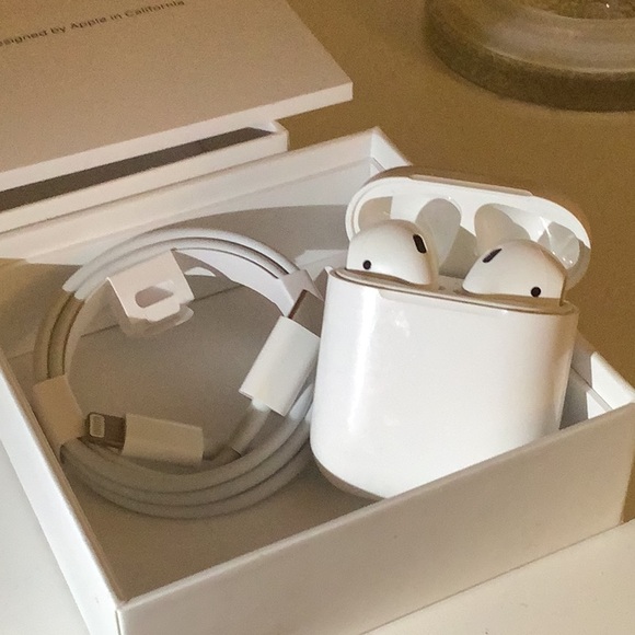 Airpod 2 Generation Used - Picture 4 of 4